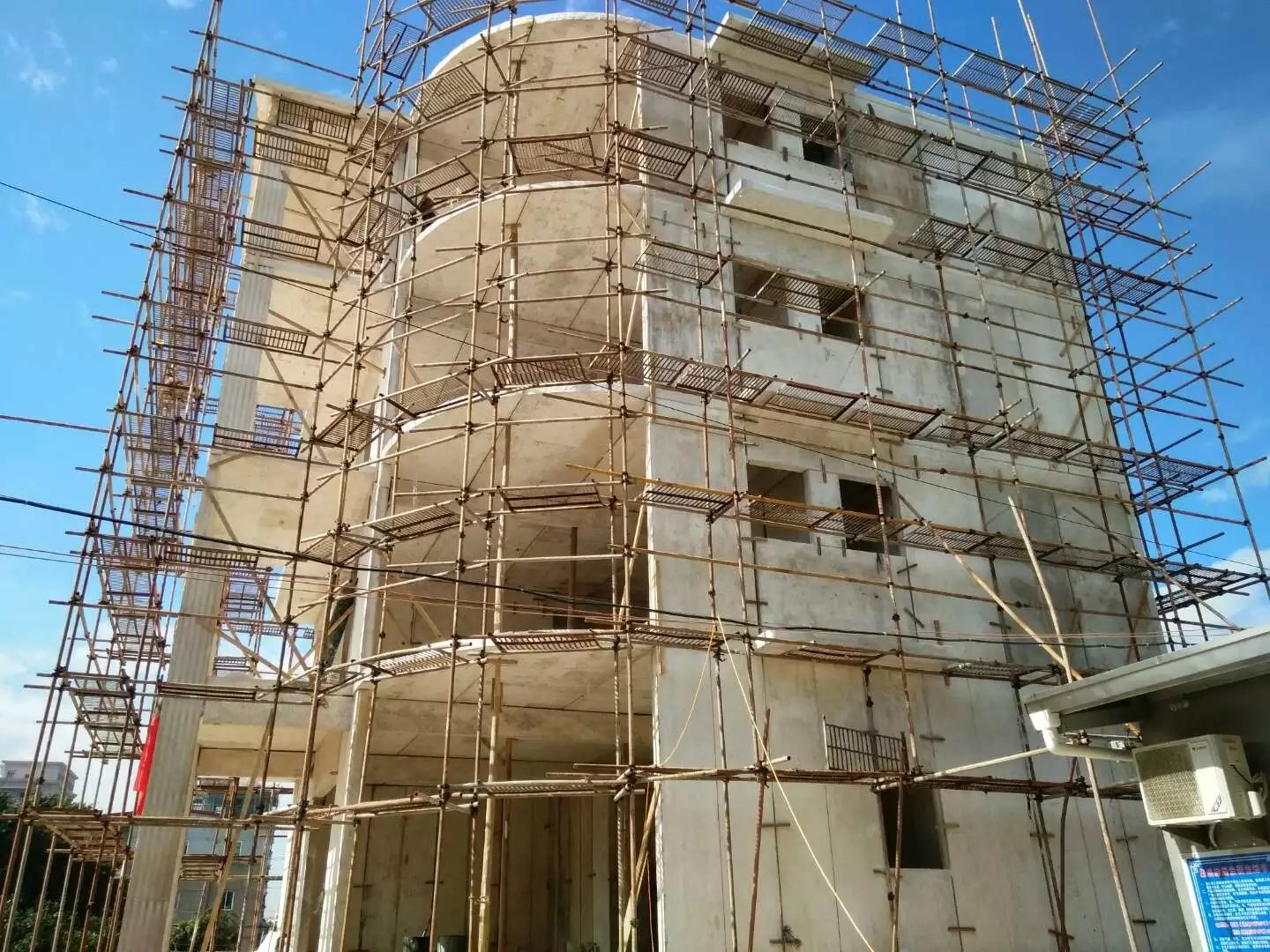 弥勒星河绿色环保装配式建材在福建修建的五层别墅建筑